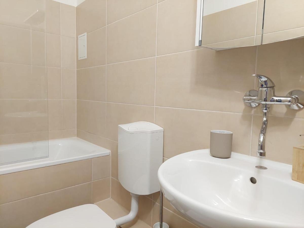 Balcony Apartment, 5 Min Walk To First District Βιέννη Εξωτερικό φωτογραφία